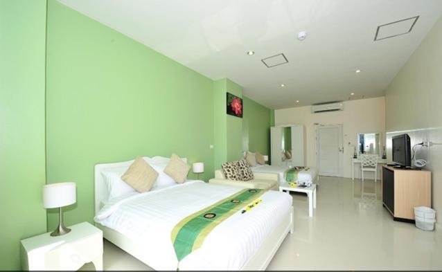 Villareal Heights Phuket Room photo