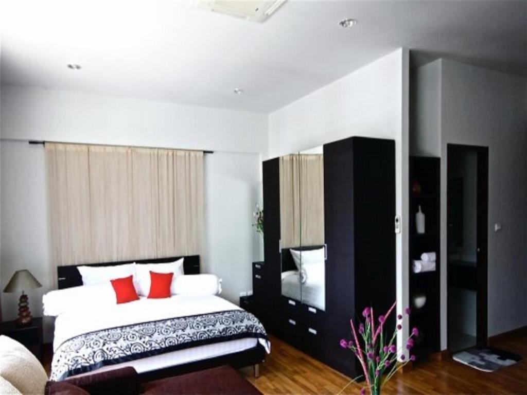 Villareal Heights Phuket Room photo